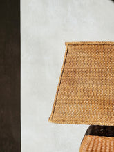Load image into Gallery viewer, Lampada da tavolo &quot;Pagoda&quot; in ceramica e rafia naturale
