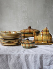 Load image into Gallery viewer, Servizio di piatti in terracotta dipinti a mano firmati ZF
