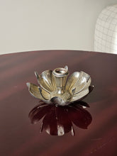 Load image into Gallery viewer, Portacandela e posacenere per ospiti silver plated
