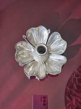 Load image into Gallery viewer, Portacandela e posacenere per ospiti silver plated
