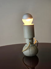Load image into Gallery viewer, Lampada da tavolo mod. 600P - 1966 Gino Sarfatti per arteluce
