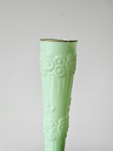 Load image into Gallery viewer, Vaso in vetro all&#39;uranio opalino menta con decorazione floreale
