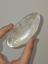 Load image into Gallery viewer, Conchiglie con piedini decorate a mano
