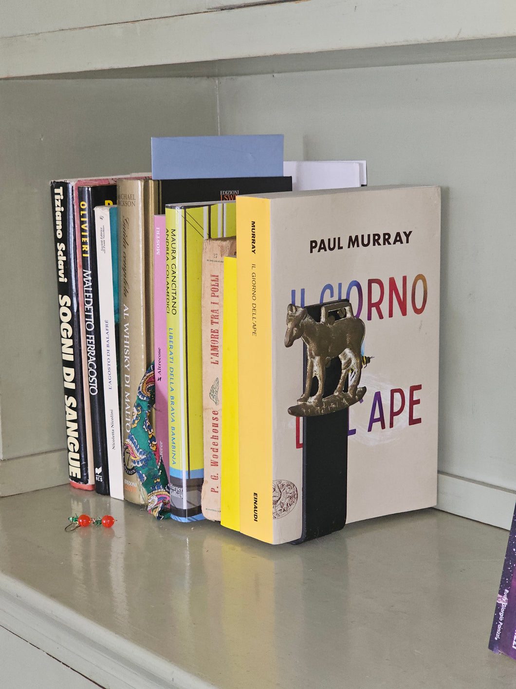 Ferma libri in ghisa e ottone con decorazioni