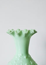 Load image into Gallery viewer, Vaso in vetro opalino con decoro floreale
