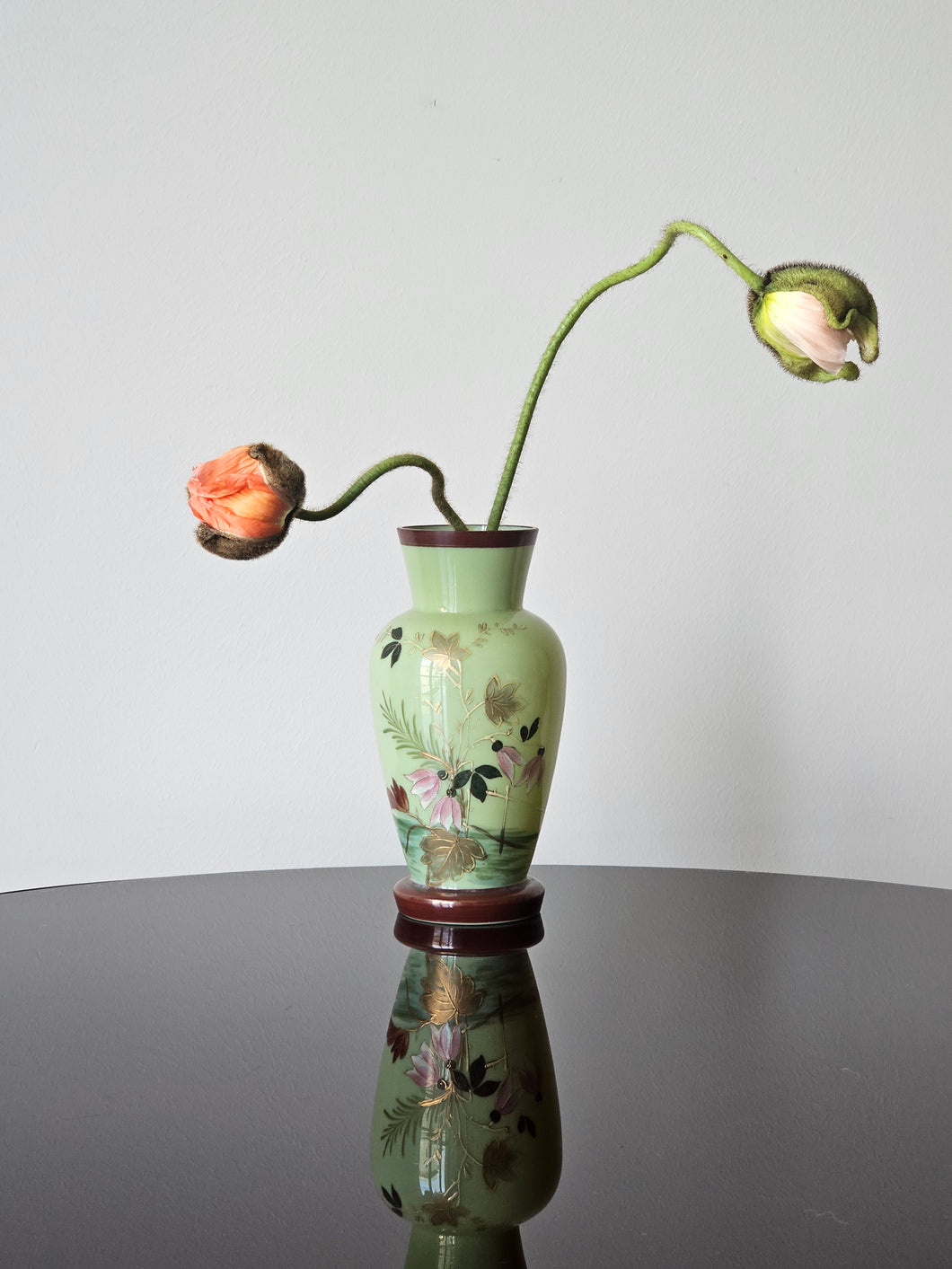 Vaso in vetro opalino dipinto a mano, anni 20