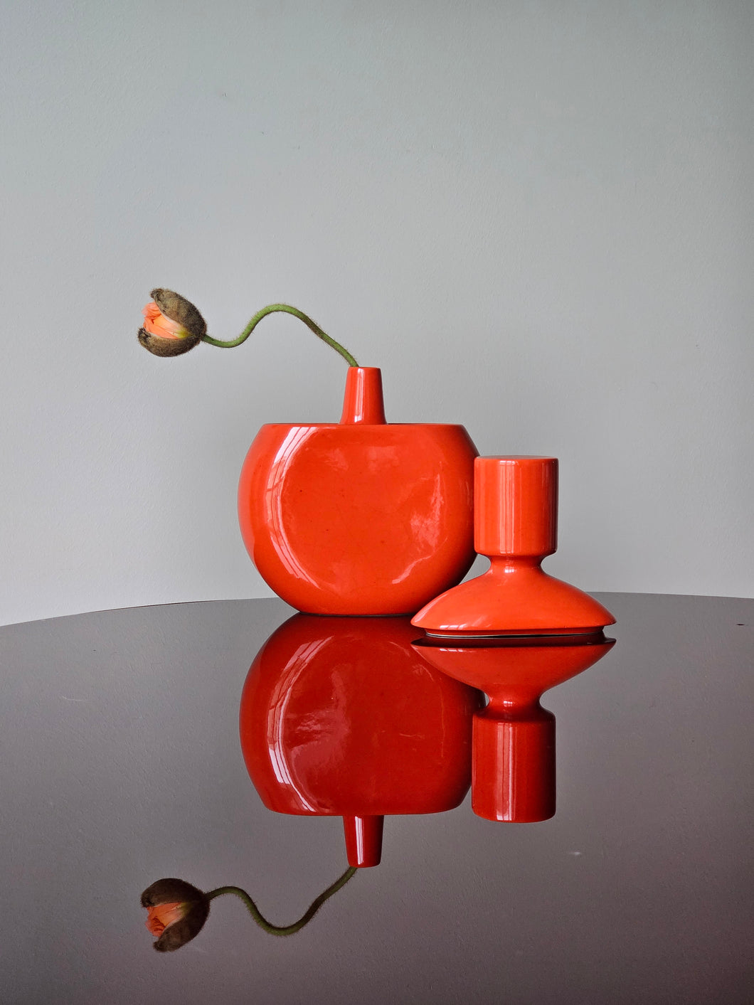 Vaso con coperchio arancione anni '60