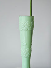 Load image into Gallery viewer, Vaso in vetro all&#39;uranio opalino menta con decorazione floreale
