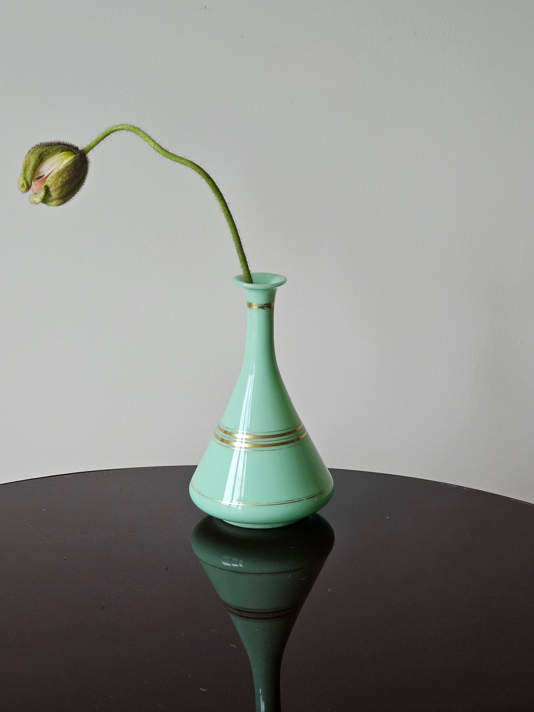Vaso ampolla in vetro all'uranio opalino menta