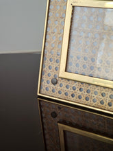 Load image into Gallery viewer, Cornice portafoto in lucite e rattan anni &#39;50
