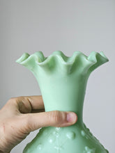 Load image into Gallery viewer, Vaso in vetro opalino con decoro floreale
