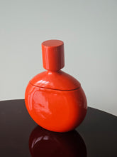 Load image into Gallery viewer, Vaso con coperchio arancione anni &#39;60
