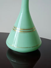 Load image into Gallery viewer, Vaso ampolla in vetro all&#39;uranio opalino menta
