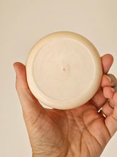 Load image into Gallery viewer, Sottobicchieri in plastica arancione anni &#39;60

