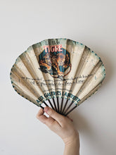 Load image into Gallery viewer, Ventaglio in carta Les Galeries LaFaiettes 1920
